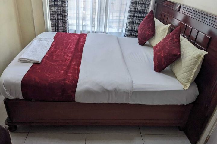 Room 8 of 16