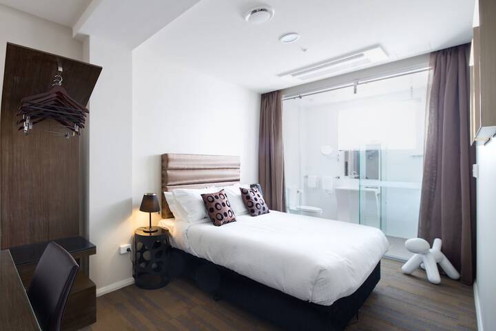 Room 12 of 38