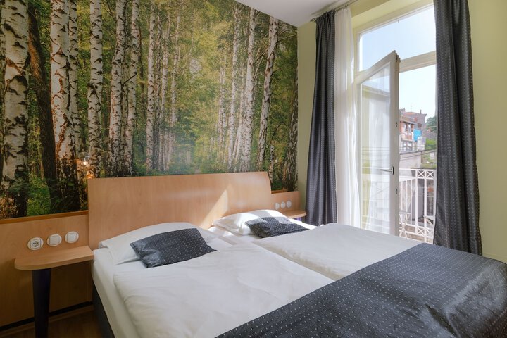 Room 10 of 24
