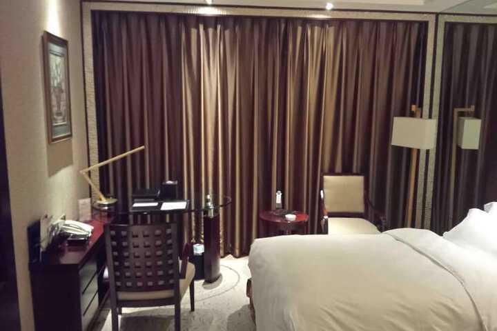 Room 8 of 25
