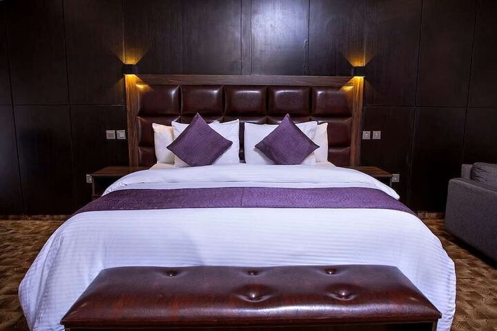 Room 10 of 42