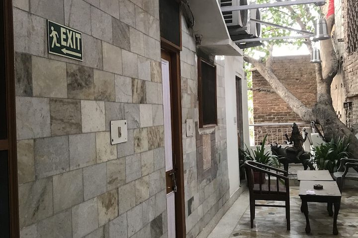 Hotel Entry