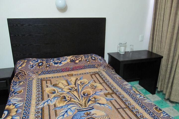 Room 12 of 32
