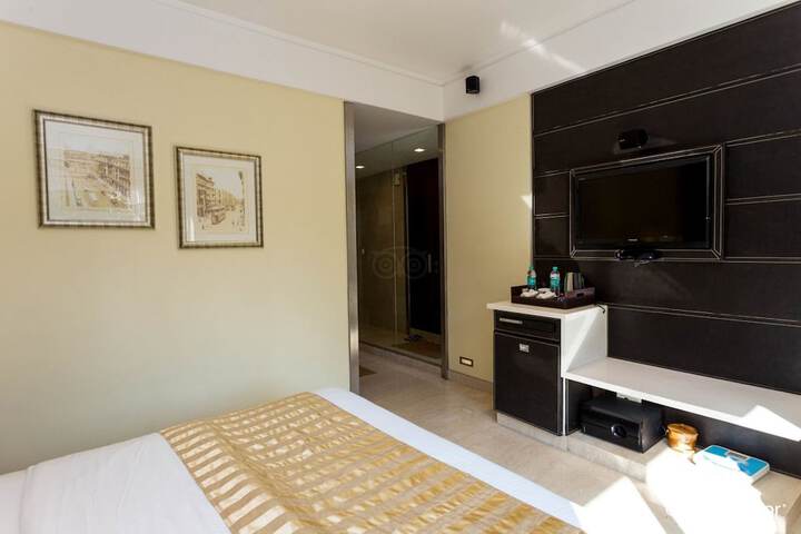 Room 25 of 36