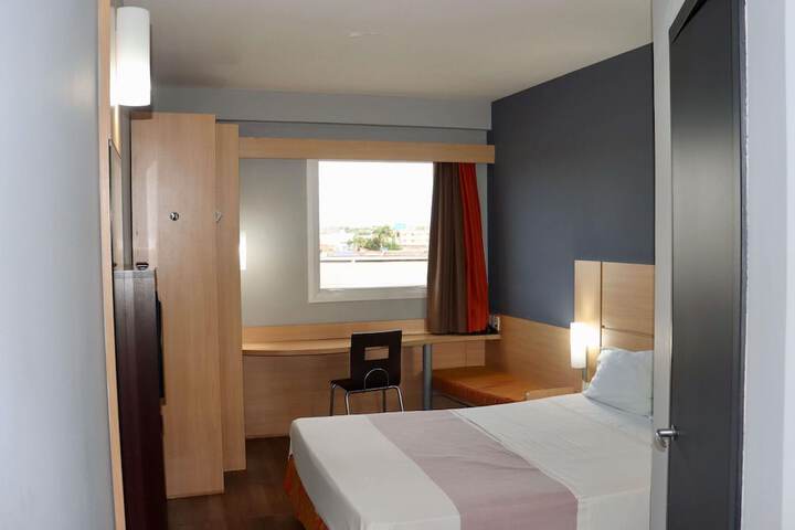 Room 4 of 62