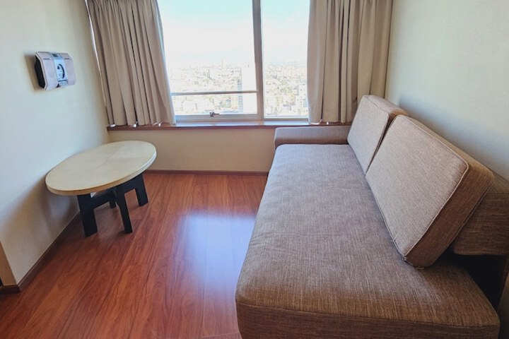 Room 37 of 77
