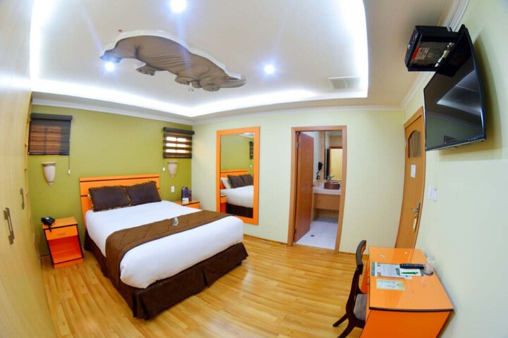Room 4 of 82