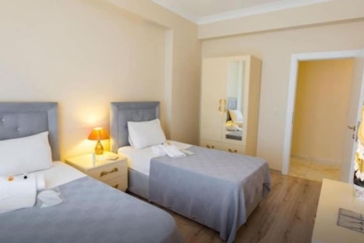 Room 2 of 6