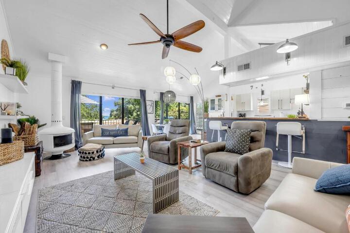 Chic Townhouse on Lake LBJ with Wet Boat Slip in Horseshoe Bay, TX