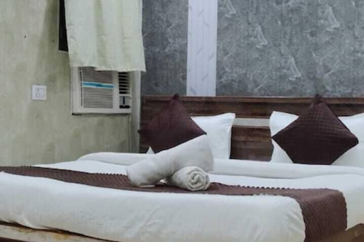 Room 3 of 8