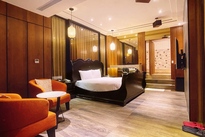Room 2 of 28