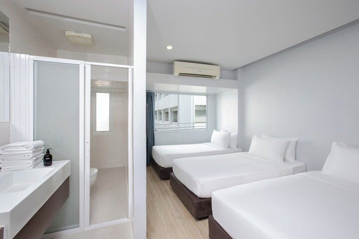 Room 8 of 33