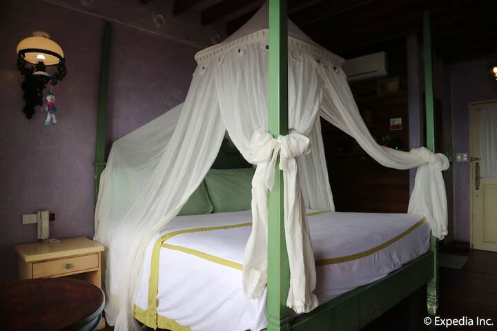 Room 7 of 32