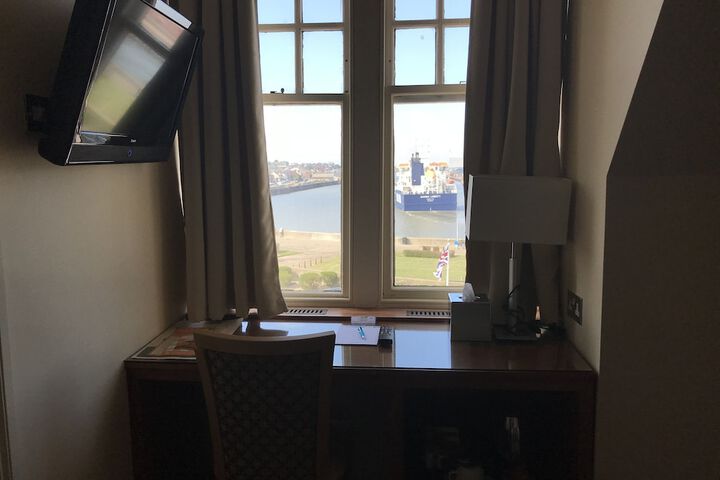 Room 28 of 72