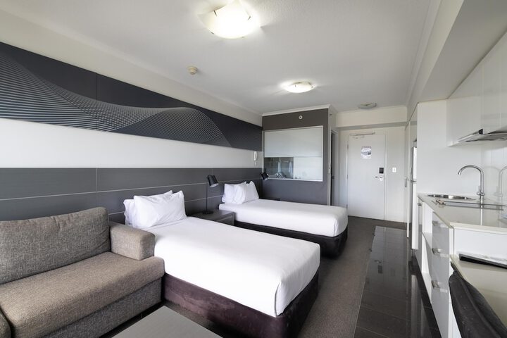 Room 3 of 74