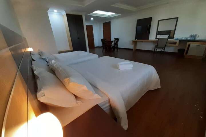 Room 19 of 33