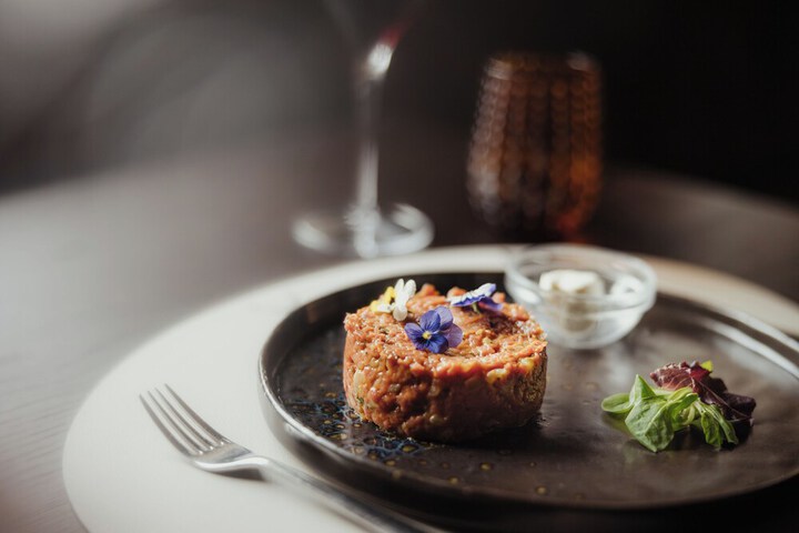 Dining 60 of 95
