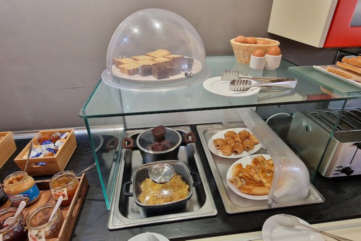 Dining 50 of 58