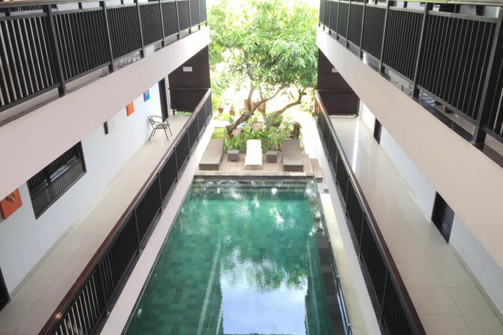 Hotel Pool