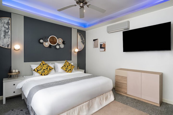 Room 8 of 34