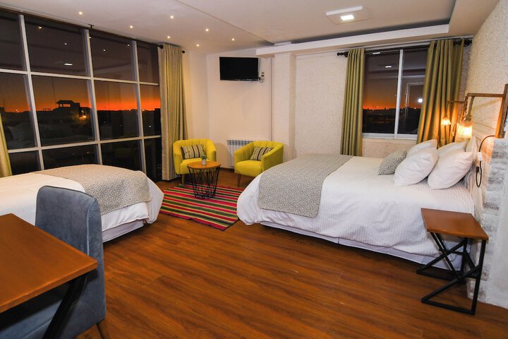 Room 6 of 12