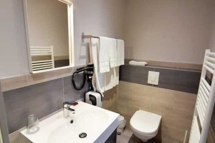 Room 40 of 62