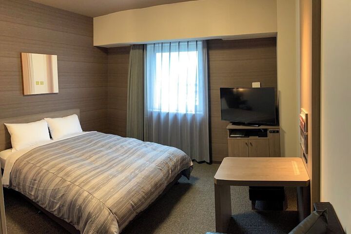 Room 13 of 35