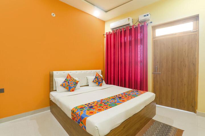 Room 4 of 33