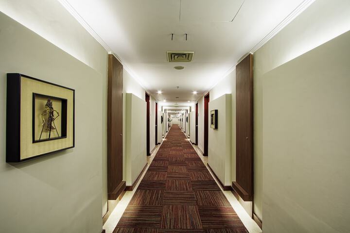 Ballroom/Hall 22 of 27