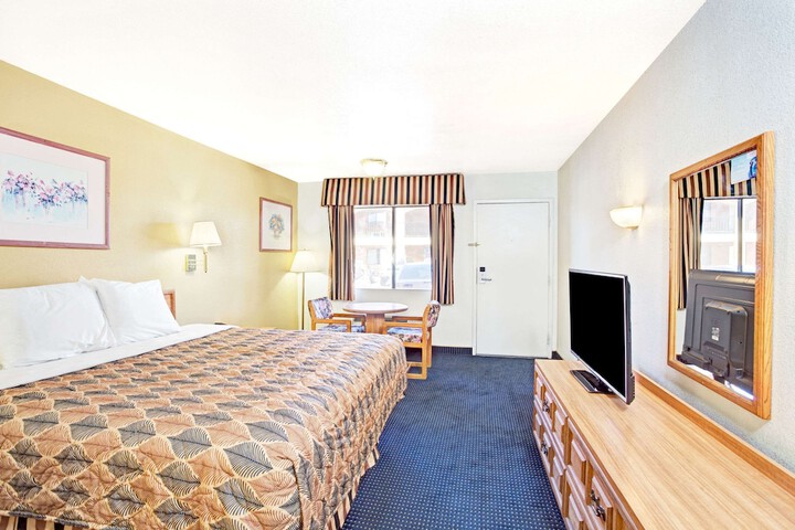 Room 7 of 14