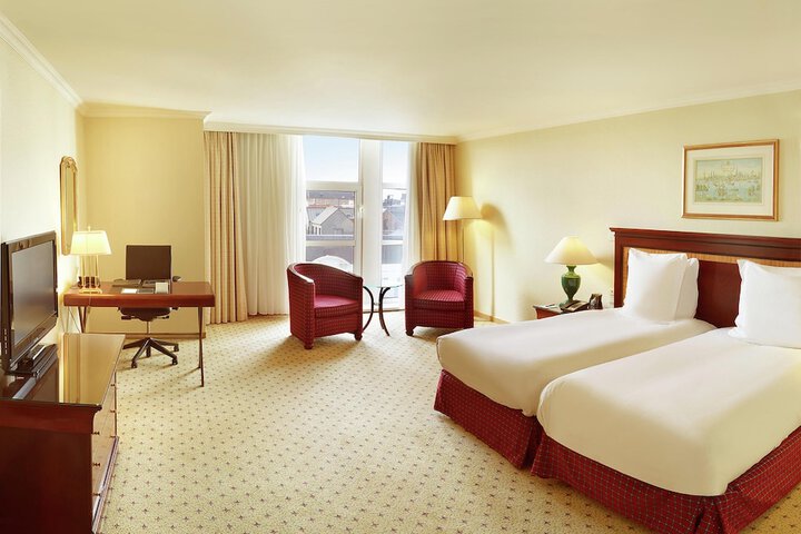 Room 40 of 122