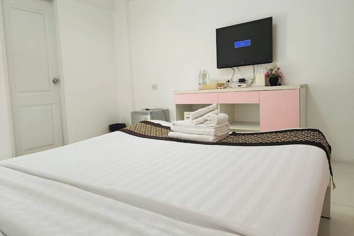 Room 8 of 38