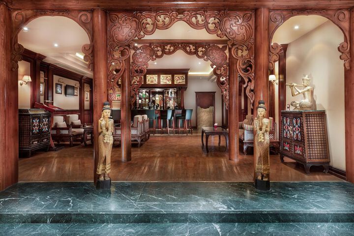Entrance & Lobby