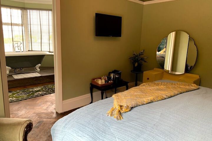 Room 28 of 48