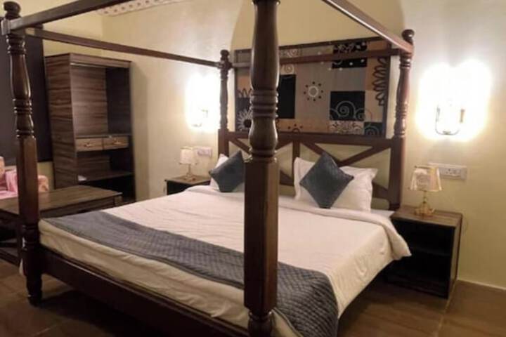 Room 16 of 25