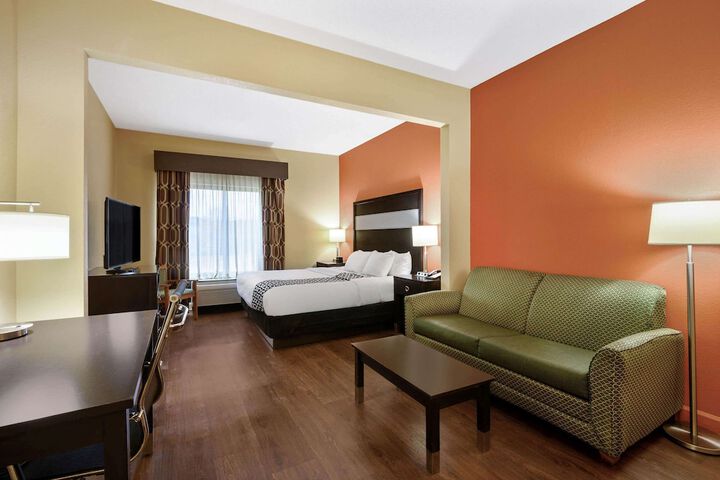 1 King Bed Accessible (2 of 10)