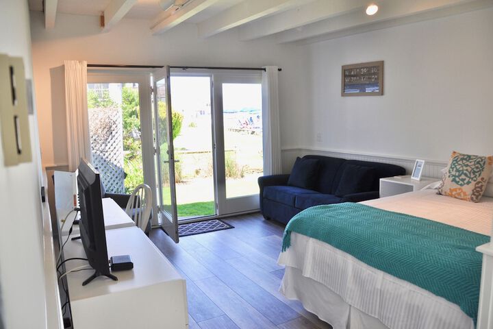 Double Bed City View Shared Bathroom (17 of 21)
