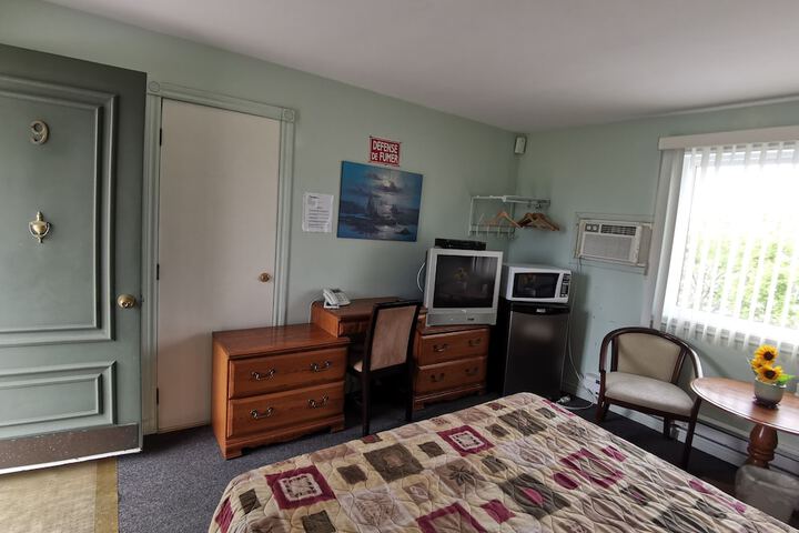 Room 3 of 6