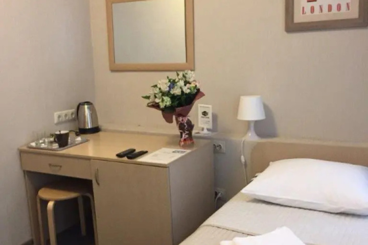 Room 5 of 18