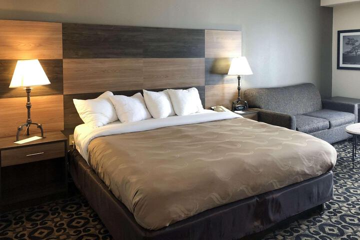 1 King Bed (8 of 11)