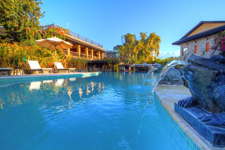 Hotel Pool
