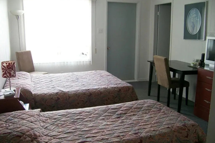 Room 4 of 18