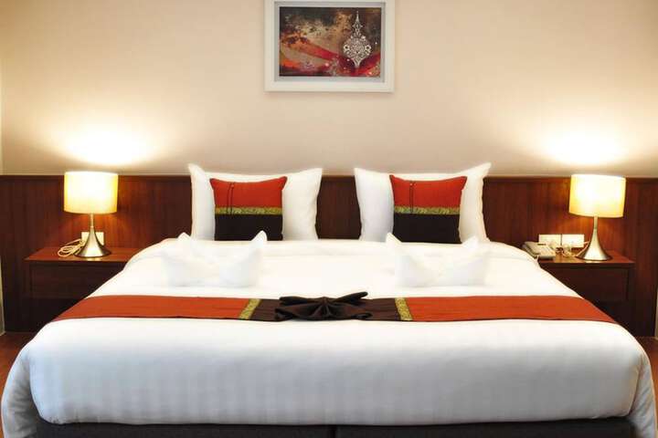 Room 6 of 28