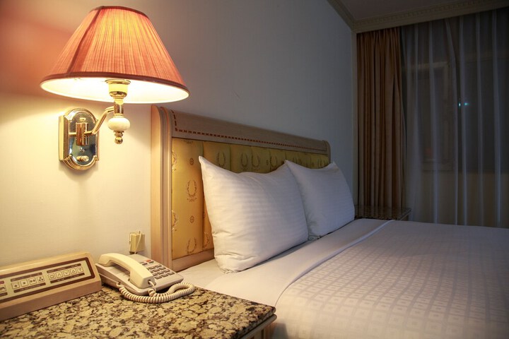 Room 10 of 35