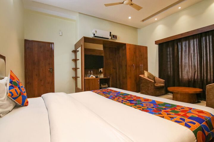 Room 27 of 38