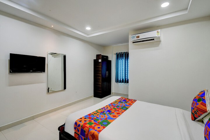 Room 15 of 32