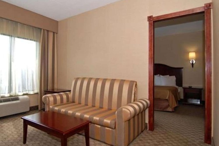 Queen Bed Accessible (13 of 16)