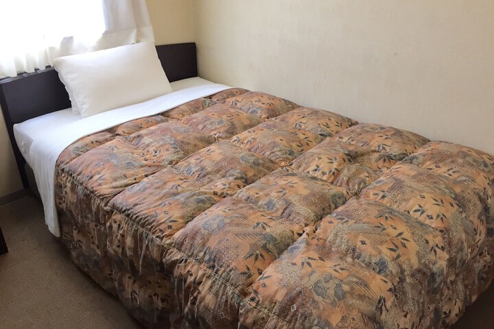 Room 4 of 32