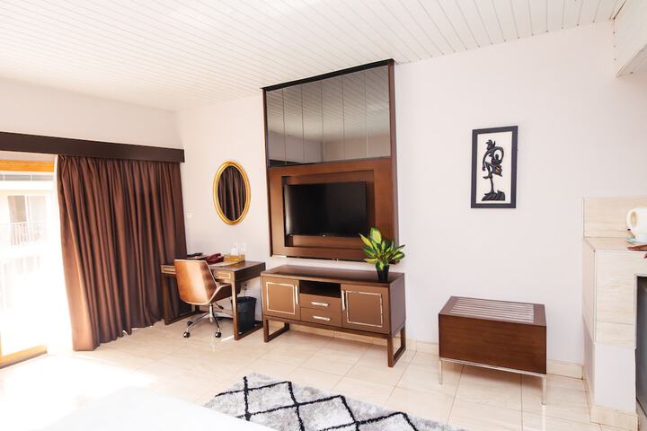 Room 5 of 76