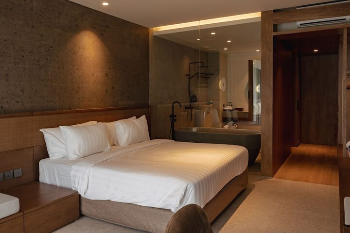 Room 16 of 34